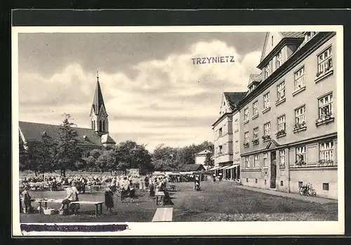 AK Trzynietz, Ortspartie mit Kirche