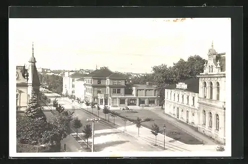 AK Friedberg, Strassenpartie mit Grünanlage