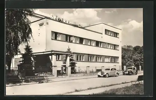 AK Chotzen / Chocen, Sanatorium und Automobile