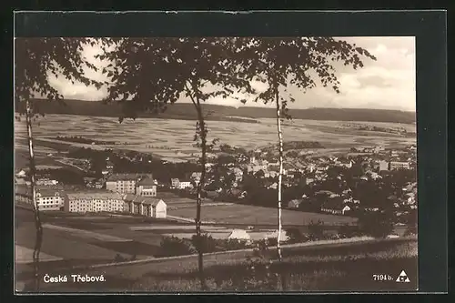 AK Ceská Trebová, Teilansicht des Ortes mit umliegender Felderlandschaft