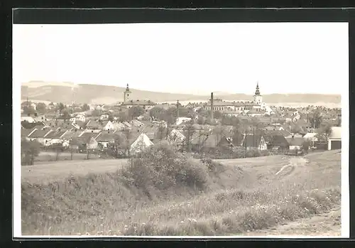 AK Landskron i. B., Dorf vom Feld aus