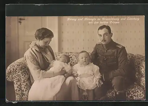 AK Ernst August Herzog von Braunschweig mit Gemahlin und Kindern