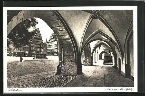 AK Hildesheim, Marktplatz mit Bogengang und Brunnen