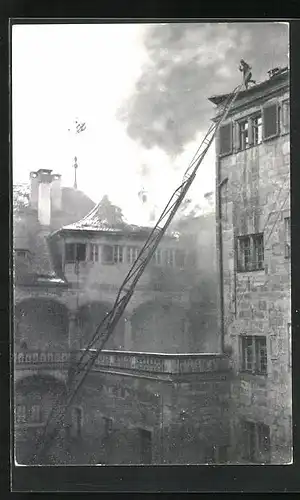 AK Stuttgart, Brand des Alten Schlosses 1931, Feuerwehrleiter