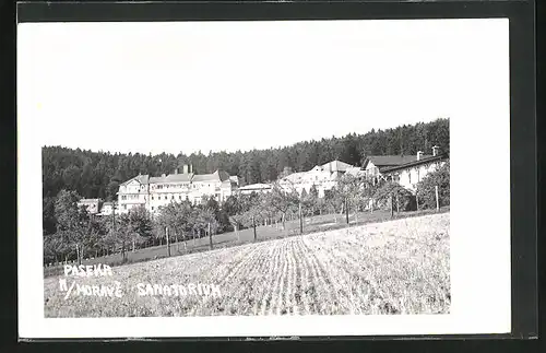 AK Paseka n. Morave, Panoramablick auf das Sanatorium