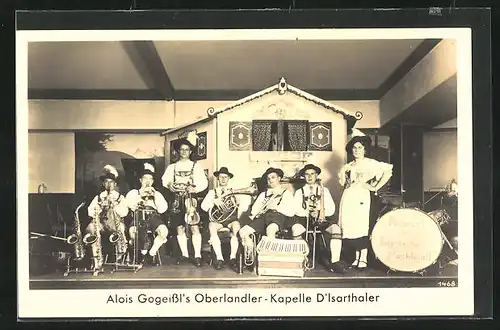 AK Alois Gogeissl's Oberlandler-Kapelle D'Isarthaler mit Musikinstrumenten auf einer Bühne