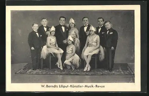 AK W. Berndts Liliput-Künstler-Musik-Revue, Darsteller in Bühnenkostümen