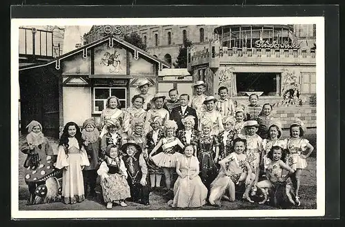 AK Schäfers Circus-Stadt Liliput in München, Darsteller in Kostümen