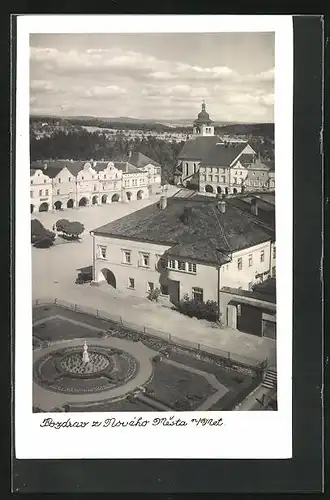 AK Nove Mesto N.M., Anlagen am Hauptplatz, Blick zum Rathaus
