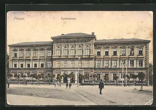 AK Prerov, Passanten vor dem Gymnasium