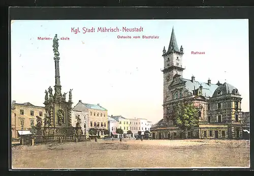 AK Mährisch Neustadt, Ostseite vom Stadtplatz, Rathaus und Mariensäule