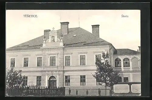 AK Tesetice, Blick auf die Schule