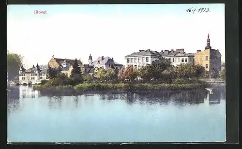 AK Litovel, Stadtansicht vom Ufer aus mit dem Kirchturm