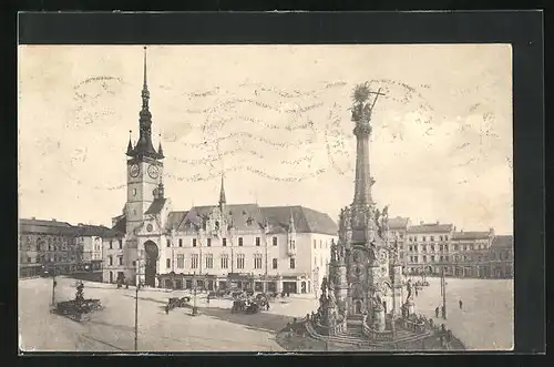 AK Olmütz, Dreifaltigkeitssäule vor dem Rathaus