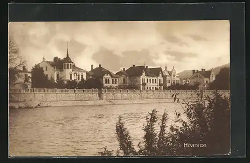 AK Hranice, am Ufer und Blick auf die Stadtvillen