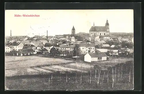 AK Mährisch Weisskirchen, Stadttotale und Blick zur Kirche