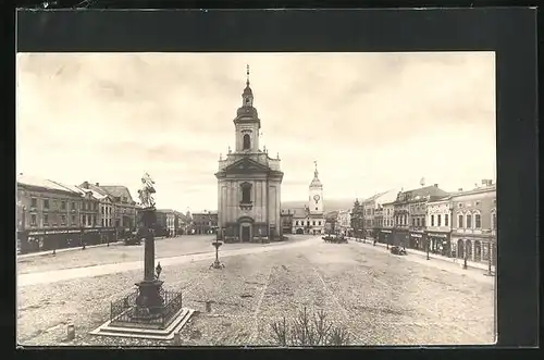 AK Hranice na Morave, am Denkmal auf dem Hauptplatz, Blick zur Kirche