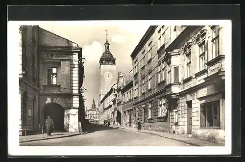 AK Hranice, Radnicka, Strassenpartie mit Kirche