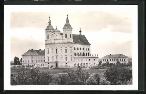 AK Dub na Morave, Blick auf die Kirche