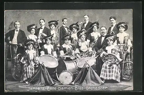AK Janietz-Elite Damenblasorchester mit Instrumenten
