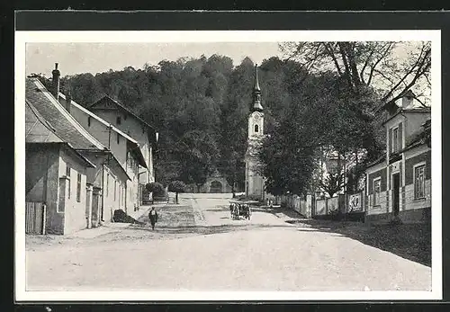 AK Hukvaldy, Teilansicht mit Strassenblick