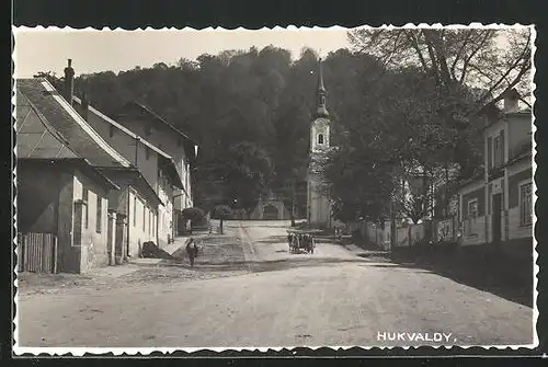 AK Hukvaldy, Ortsansicht mit Strassenpartie