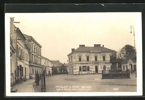 AK Frydlant n. Ostr., Námesti, Marktplatz mit Brunnen