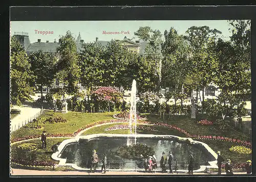AK Troppau, Museums-Park mit Fontäne