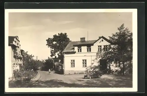 AK Komorni Lhotka, Hotel Godula a kino