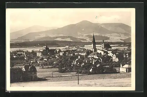 AK Mistek, Ortsansicht mit Kirche und Bergen