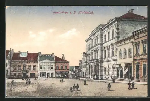 AK Landskron i. B., Stadtplatz mit Rathaus