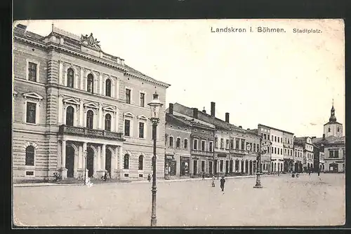 AK Landskron i. B., Stadtplatz mit Rathaus