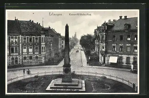 AK Erlangen, Kaiser-Wilhelm-Platz mit Strassenpartie und Denkmal