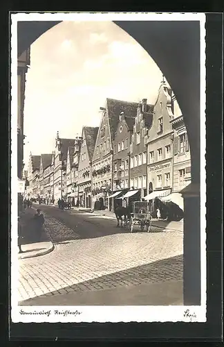 AK Donauwörth, Reichsstrasse mit Geschäften durch Tor