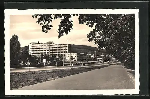 AK Zlín, Hotel und Kino im Geschäftshaus