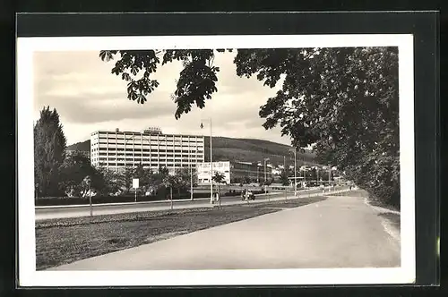 AK Zlín, Hotel und Kino im Geschäftshaus