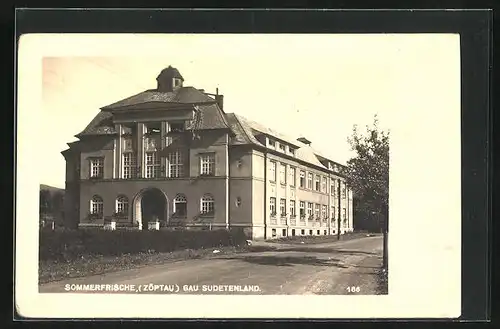 AK Zöptau /Gau Sudetenland, Strassenpartie mit Gebäudeansicht