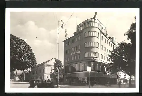 AK Sumperk, Strassenpartie mit Grand Hotel