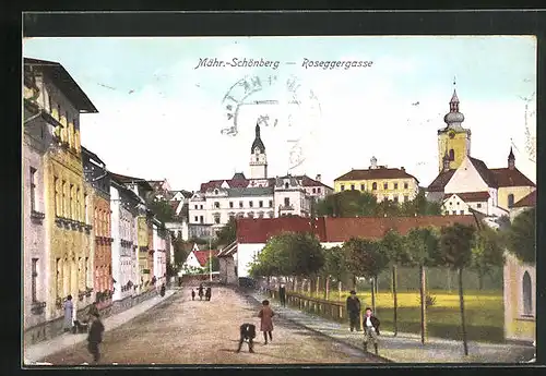 AK Mähr. Schönberg, Roseggergasse mit spielenden Kindern auf der Strasse