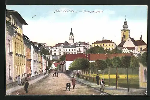 AK Mähr. Schönberg, Strassenpartie mit Spielenden Kindern an der Roseggergasse