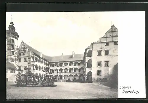 AK Gross-Ullersdorf, Schlosshof mit Turm