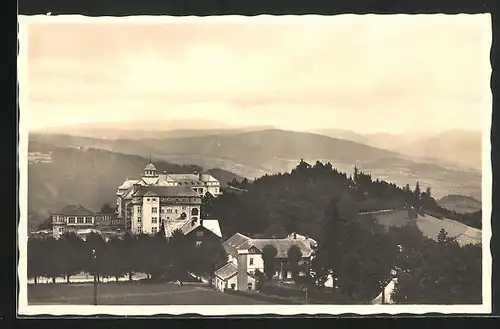 AK Bad Gräfenberg, Priessnitzsanatorium mit Waldpartie