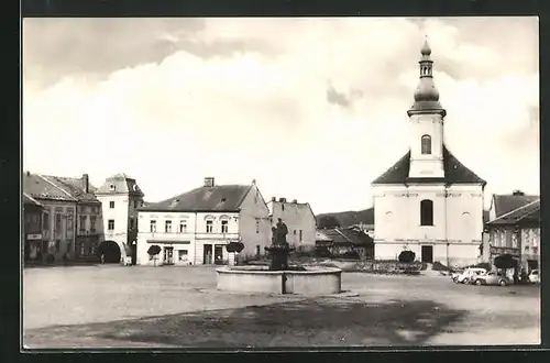 AK Zábreh na Morave, Ortspartie mit Kirche und Brunnen