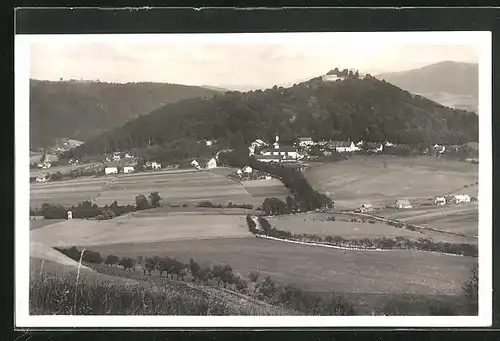 AK Hochwald /Hukvaldy, Totalansicht der Gemeinde mit Ruine Schloss Hochwald