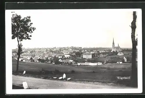 AK Wigstadtl, Totalansicht vom Feldweg aus