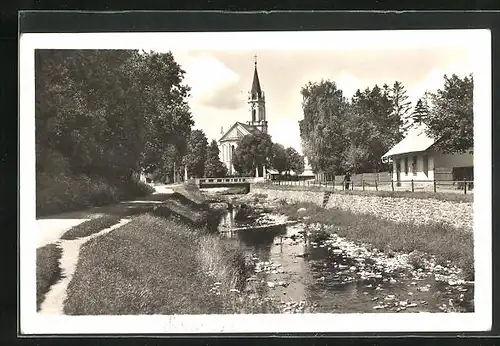 AK Bruntal, Graben im Ort mit Kirche