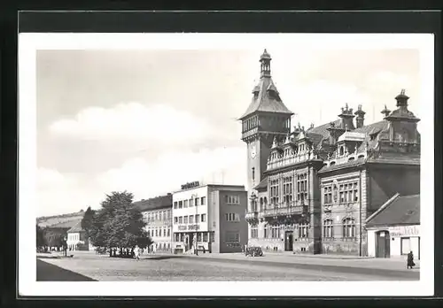 AK Napajedla, Strassenpartie mit Rathaus und Sparkasse