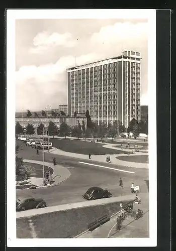 AK Zlín, Spravni budova Bafovych zavodu, Ortspartie mit Parkanlage