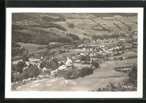 AK Wiesenberg, Weitreichender Blcik über den Ort und die Landschaft