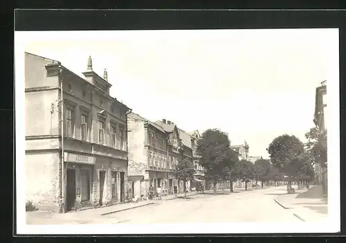AK Zlaté Hory, Strassenpartie mit Geschäften